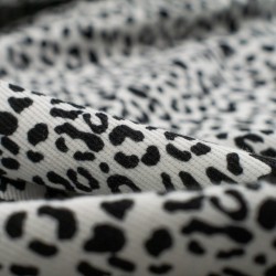 tela de punto canale animal print detalle